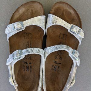 EUC WOMEN'S SILVER "Snakeskin"  BIRKI'S SANDALS    Size: 37/ US 7.5